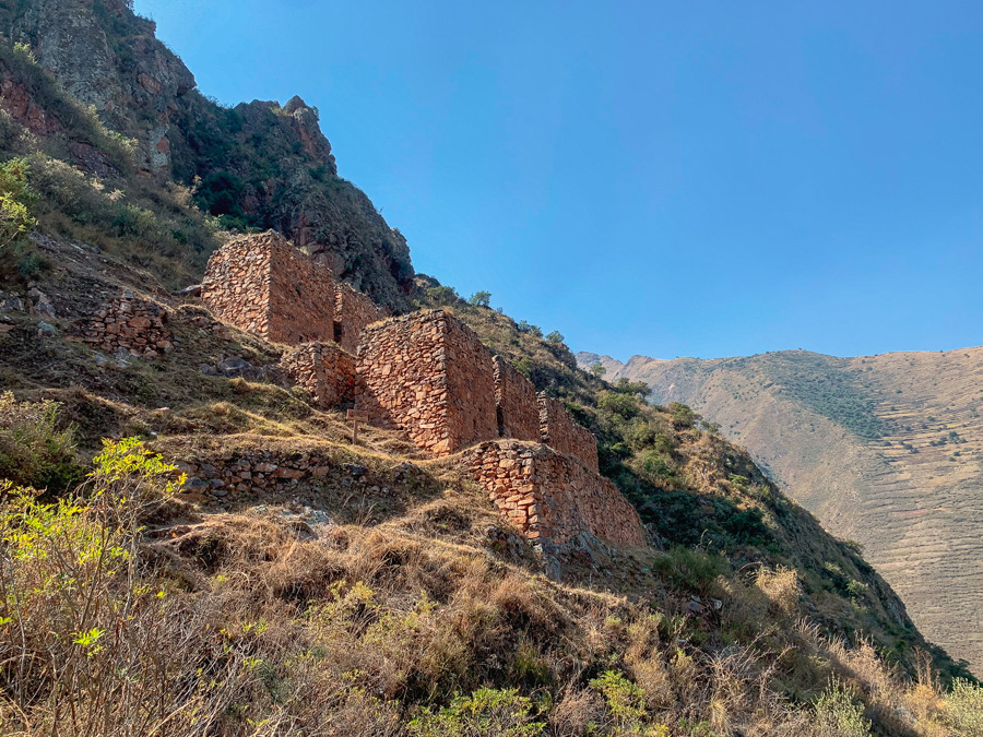 colcas in Urubamba, Inca ruins, grass, mountains, what to see in the Sacred Valley, free Inca ruins in the Sacred Valley, grass, sky, Cusco and Sacred Valley itinerary