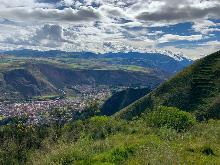 Saya Moutain, Rainy season in Peru, Urubamba village, things to do in the Sacred Valley in Peru, Sacred Valley hikes, Sacred Valley Cusco, rainy season in Peru, clouds, green grass, Urubamba panoramic