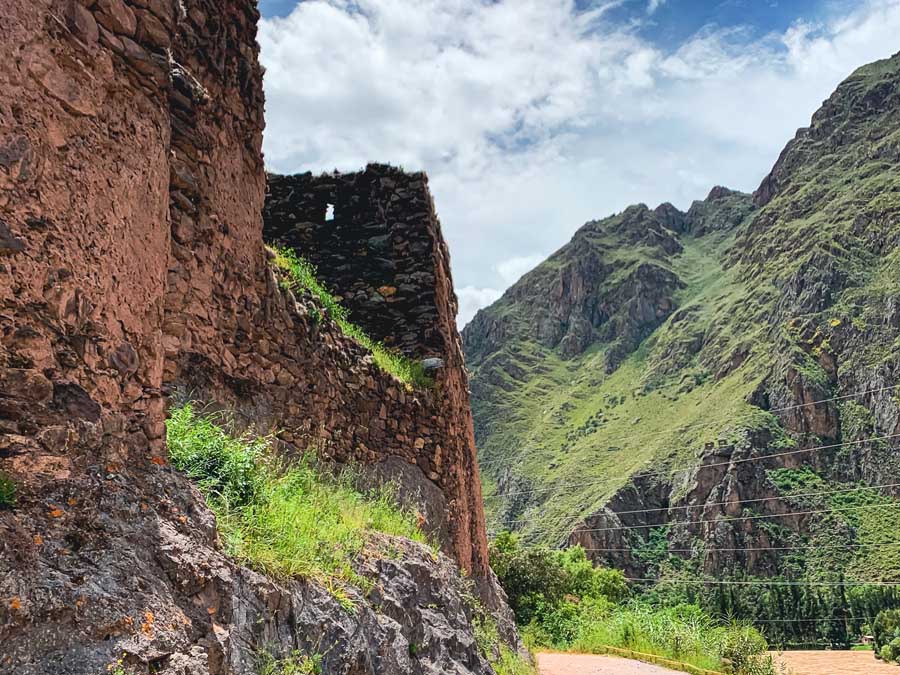 Choqana ruins, old inca trail, andes mountains, hikes ollantaytambo