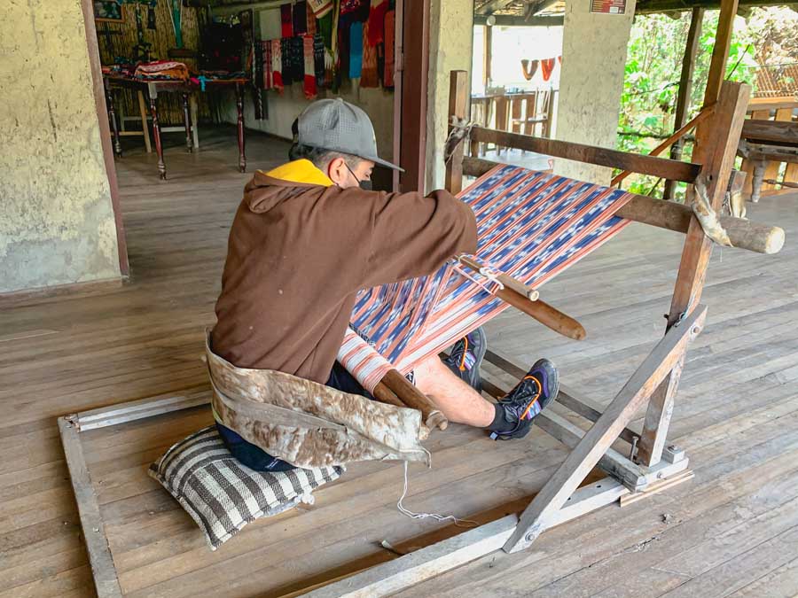 weaver, Casa Museo de la Macana, man, artisan villages of Ecuador