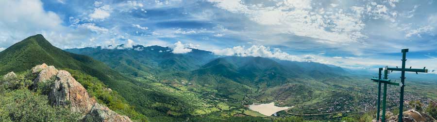 Cerro Picacho, El Picacho, hiking in Oaxaca, Valley of Oaxaca, Viewpoint Teotitlan del Valle, lake, mountains, Sierra Norte, clouds, three crosses, tres cruz hike