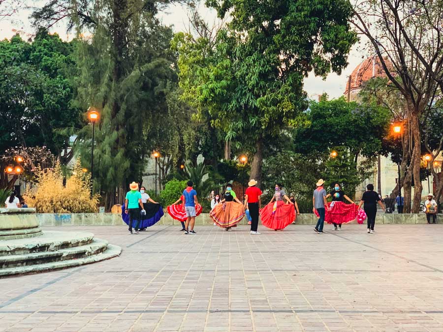 LLano Park Oaxaca, Oaxaca culture, dancers, trees, fountain, things to do in Oaxaca