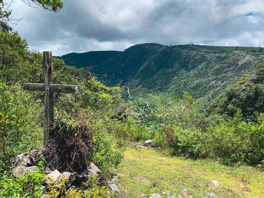 Mirador hiking trail in Santiago Apoala, lookout, cross, mountains, hiking in Oaxaca, Places to visit in Oaxaca state, trees, plants, rocks, clouds, sky, Oaxaca 