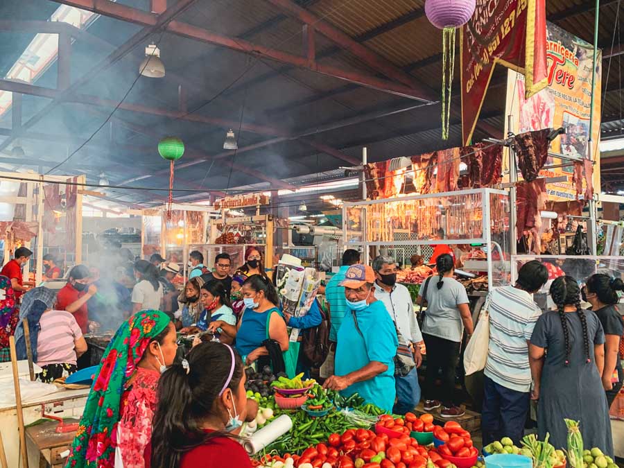 Tlacolula, Tlacolula Market, Mercado Tlacolua, women, men, Oaxaca Valley