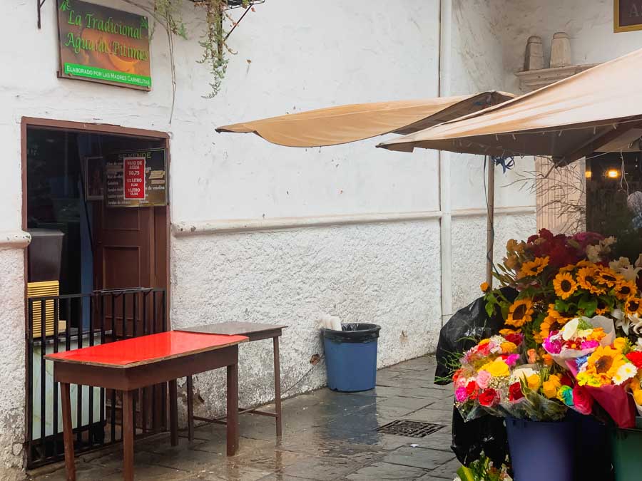 Agua de Pitimas cuenca ecuador, things to do in cuenca ecuador, flower market, healing drinks in ecuador, typical drink in cuenca ecuador, floral drink cuenca