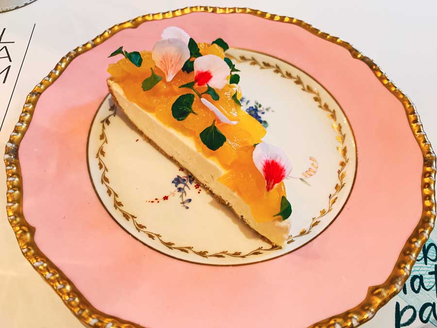 LaMaría Cocina Libre, Cuenca restaurants, best restaurants in cuenca ecuador, cheesecake, plate, flowers, new cuenca restaurants
