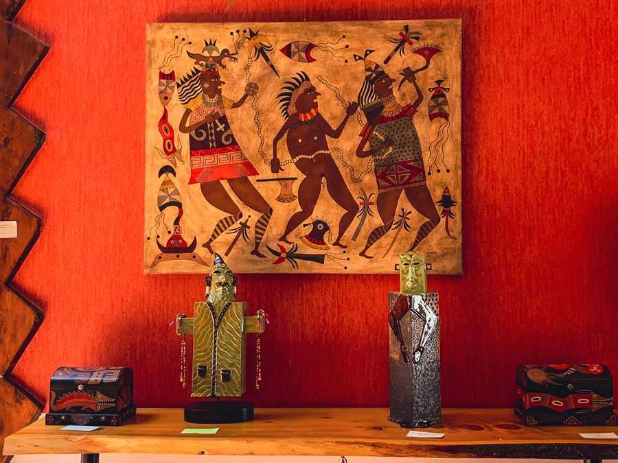 La Guarida Cuenca, Cuenca restaurants, art, statues, cultural spots in cuenca, painting