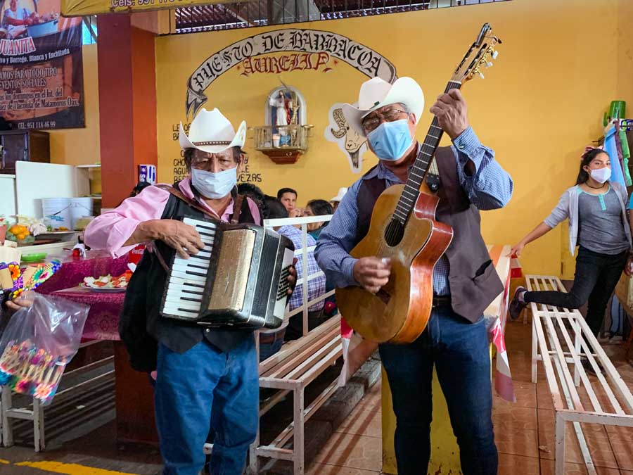 Tlacolula Oaxaca Sunday Market, men playing music, barbacoa alley, benches, where to eat in oaxaca
