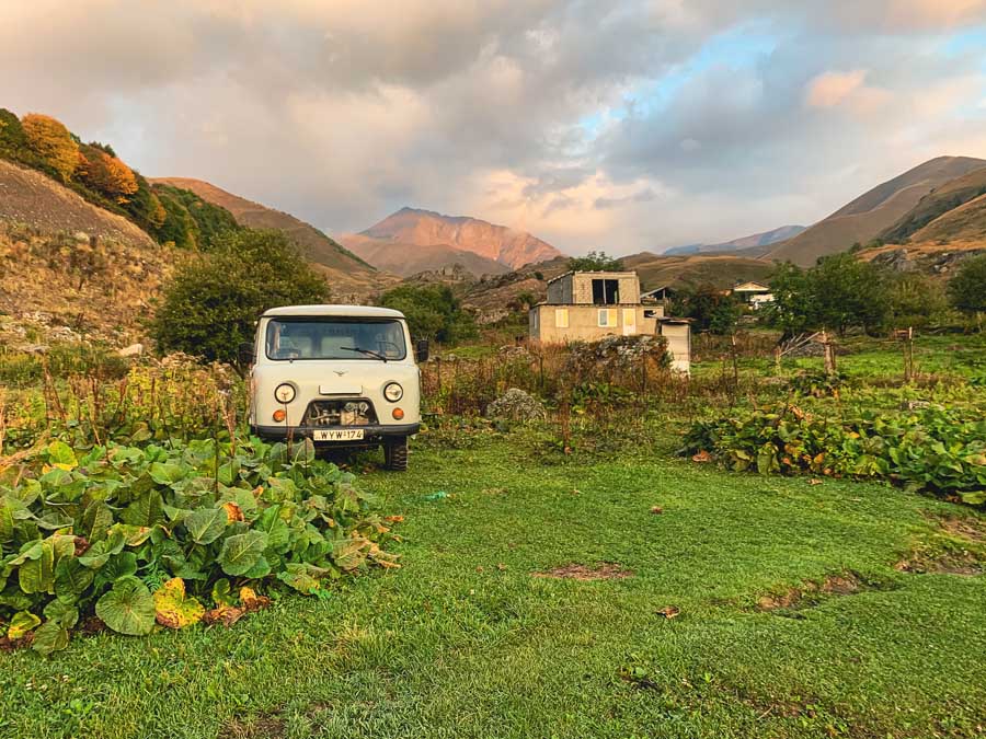 Roshka, mountains, Juta, Juta to Roshka via the Chaukhi Pass, old truck, house, garden, grass, hills, sky, clouds, Georgia