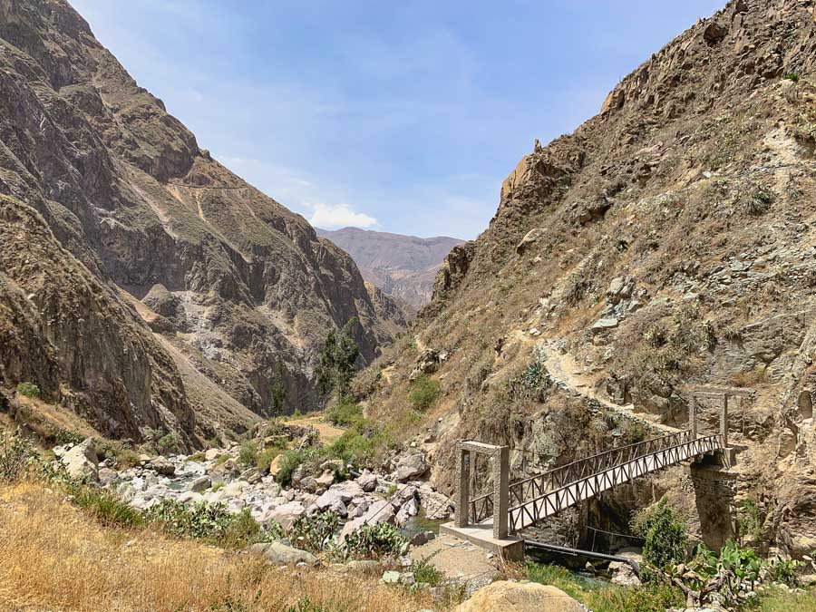 Fure to Llatica hiking route in colca canyon, river, bridge, path, colca canyon without a tour