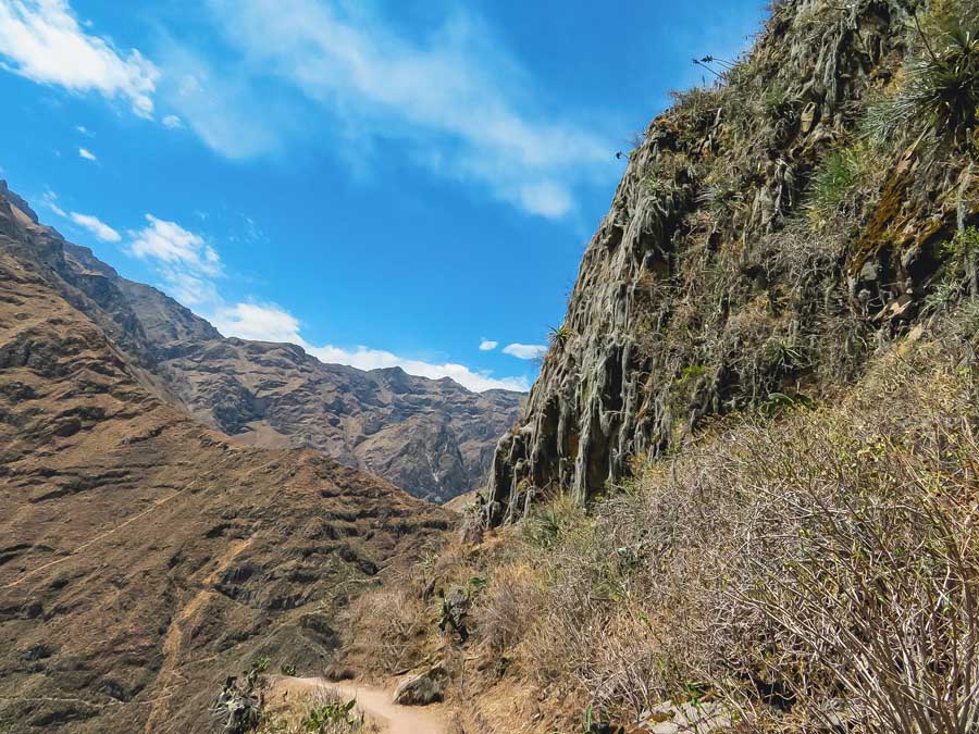 steep hiking trail in peru, Mirador Apacheta to fure hiking path, andes mountains, clouds