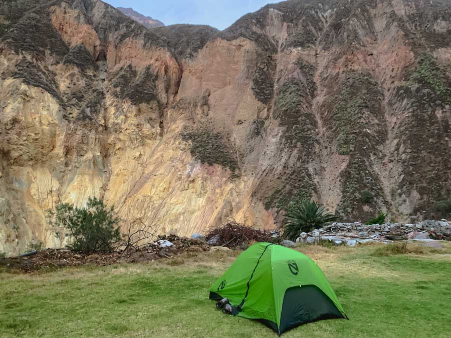 camping colca canyon, Oasis Paraiso Ecolodge Sangalle, sangalle oasis, sleeping in colca canyon, grass, stone, tent, colca canyon trek