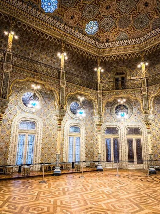 stunning lighting makes the Arab Hall in Palacio da Bolsa Porto sparkle