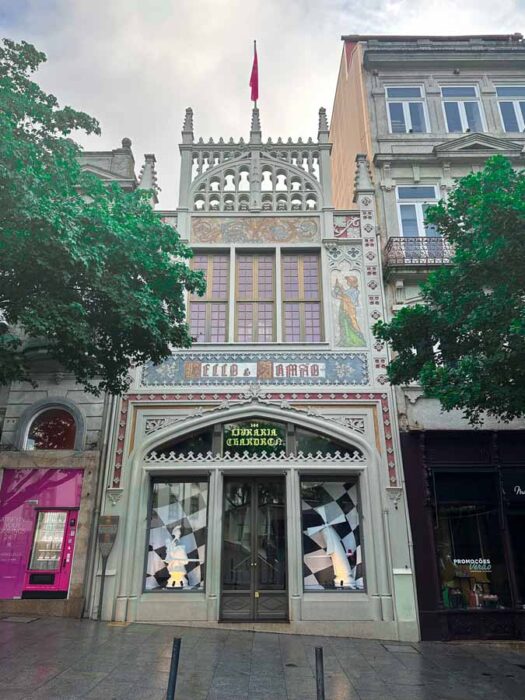 a quiet morning outside the Livraria Lello
bookshop