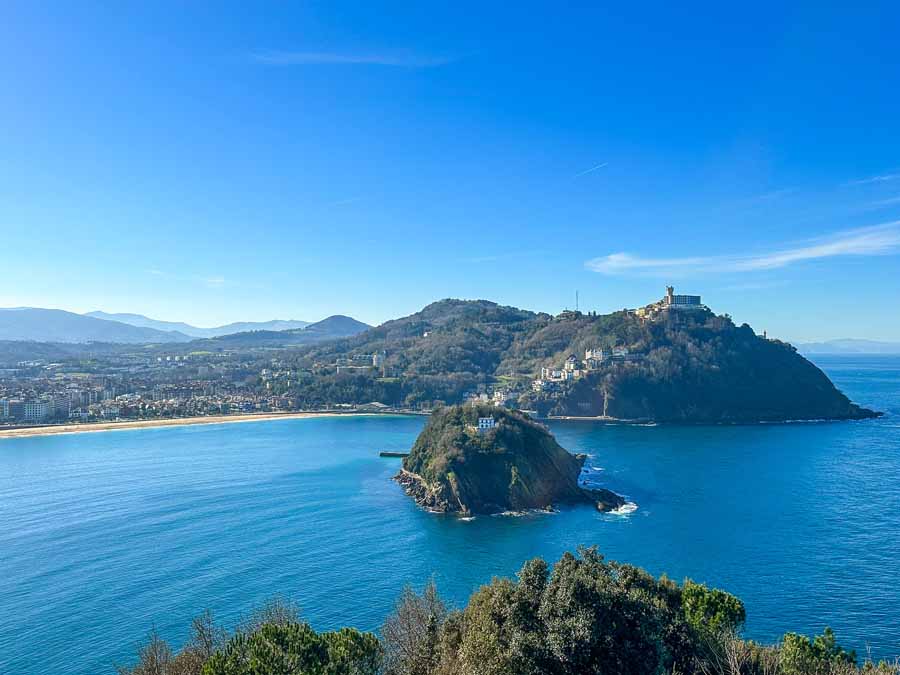 the two San Sebastian mountains of Monte Urgull and Monte Igueldo are part of the main bay of San Sebastian